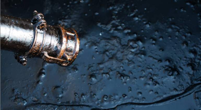petroleo-derramado-suelo.jpg