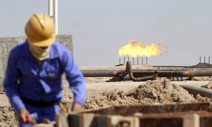 trabajador-fuego-petroleo.jpg