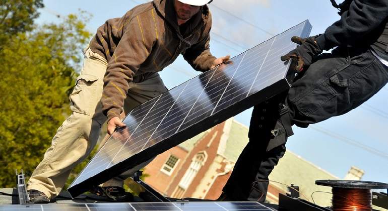 placas-solares-dreamstime.jpg