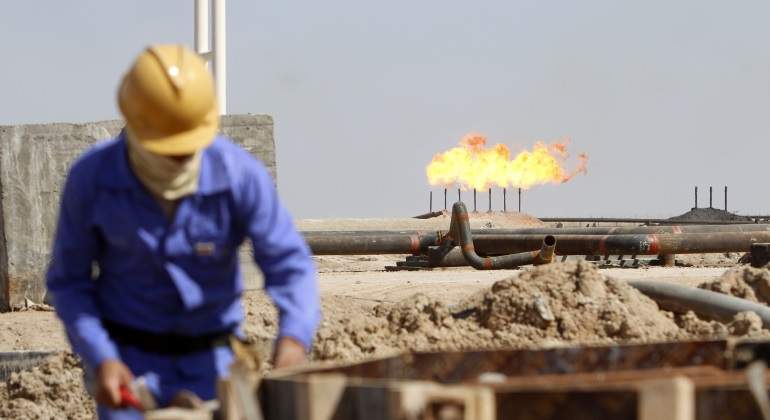 trabajador-fuego-petroleo.jpg