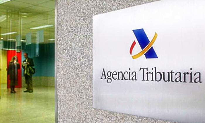agencia-tributaria-pared-rotulo.jpg