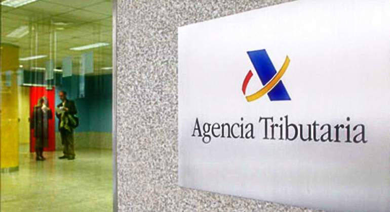 agencia-tributaria-pared-rotulo.jpg