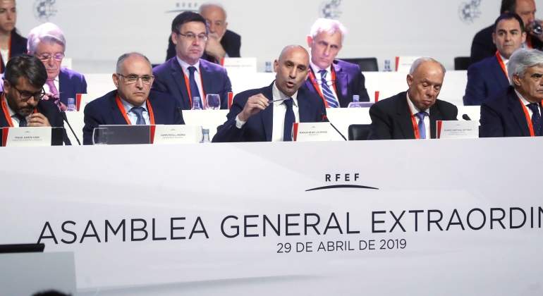 rubiales-asamblea-extraordinaria-rfef-29abril-efe.jpg