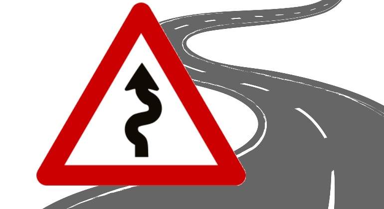 carretera-curvas-senal-peligro.jpg