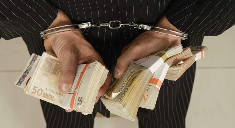 esposas-billetes-ejecutivo-dreamstime.jpg