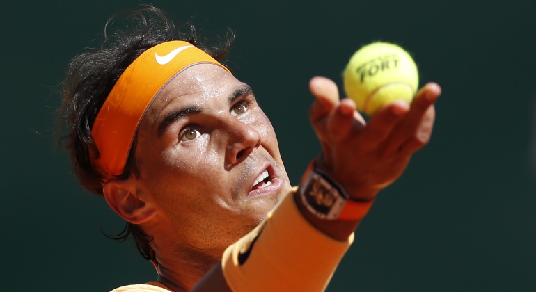 Nadal-saque-Montecarlo-2016-efe.jpg