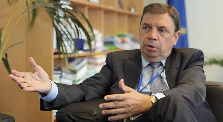 luis-planas-manos.jpg