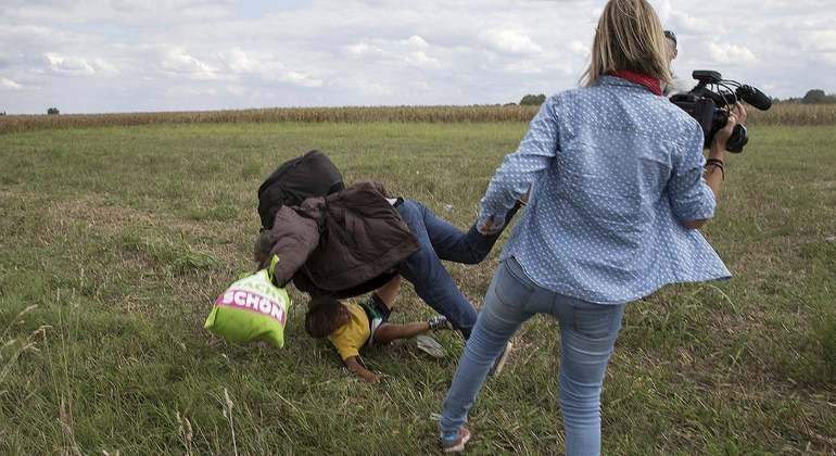 reportera-hungria-absuelta-zancadilla-refugiados.jpg