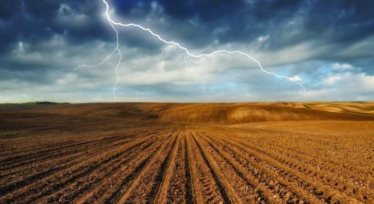 agricultura-campo-tormenta-rayo-dreams.jpg