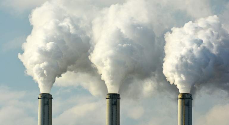 770-420-petroleo-industria-chimeneas-humo-dreamstime.jpg