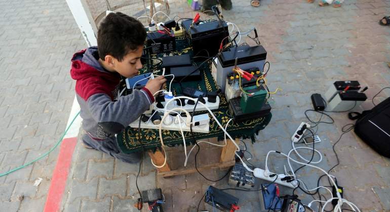 gaza-nino-crisis-electrica-reuters.jpg