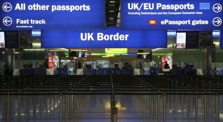 reino-unido-pasaportes-control-770-reuters.jpg