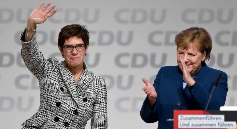 karrenbauer-merkel-reuters.jpg