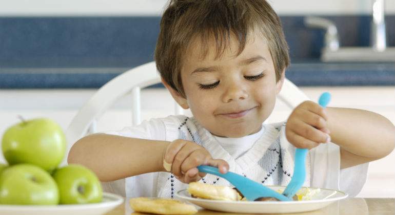 ninos-comida-deifni.jpg