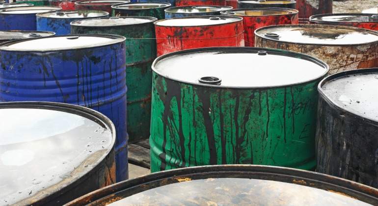 petroleo-barriles-colores-dreamstime.jpg