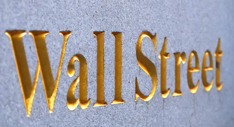 wall-street-dreamsime.jpg