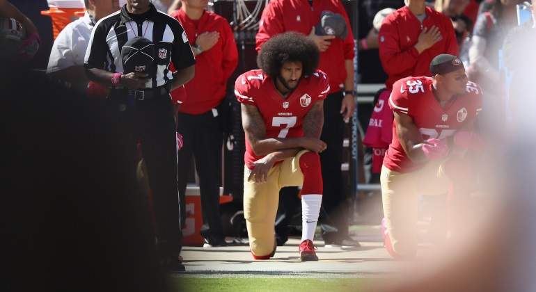 colin-kaepernick-arrodillado-nfl-getty.jpg