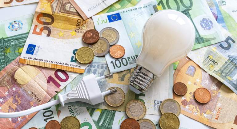 dinero-luz-istock.jpg