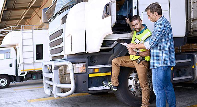 camion-transporte-albaran-conductor-770.jpg