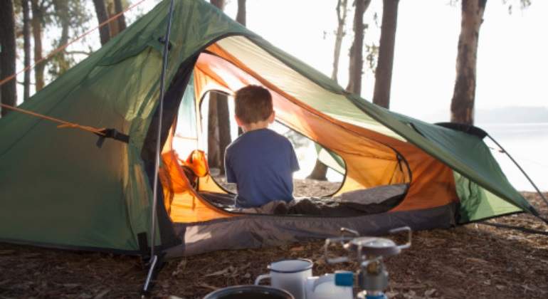 camping-tienda-nino-getty.jpg