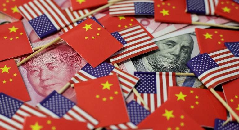 china-eeuu-banderas-dolar-yuan-guerra-comercial-reuters-770x420.jpg