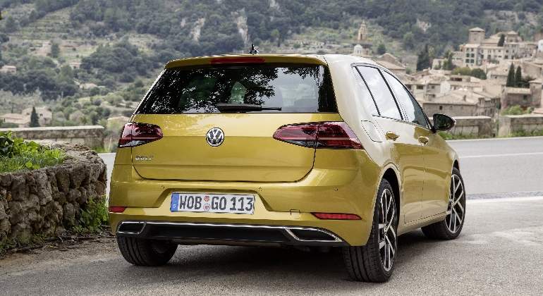 volkswagen-golf-2017-C-02.jpg