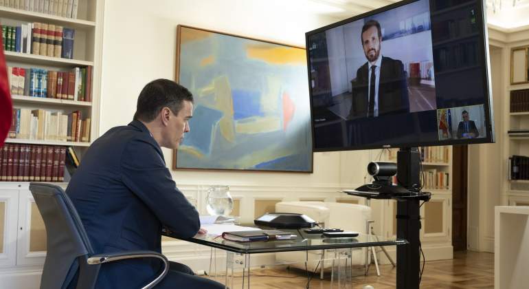 sanchez-casado-videollamada-covid-moncloa.jpg