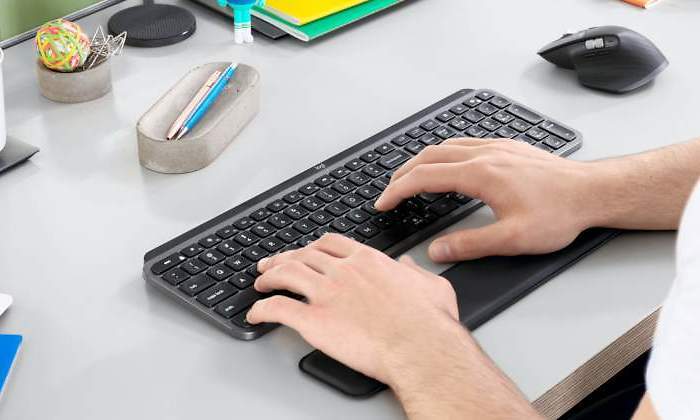 logitech-bolt-1.jpg