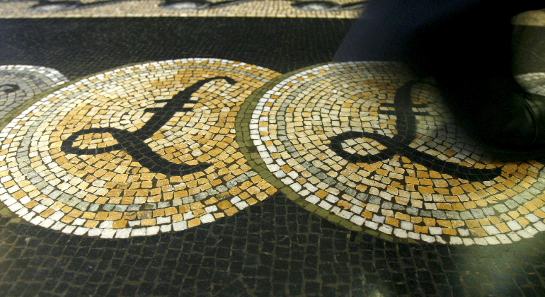 mosaico-libra-esterlina-banco-inglaterra-BoE-reuters-770x420.png