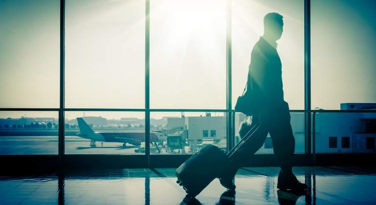 aeropuerto-pasajero-amanecer.jpg