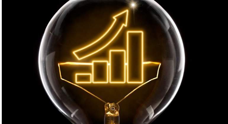 lightbulb-with-a-glowing-wire-in-the-shape-of-a-growing-bar-chart-picture-id650699430.jpg
