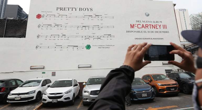 pared-mexico-nuevo-disco-de-mccartney-efe.jpg