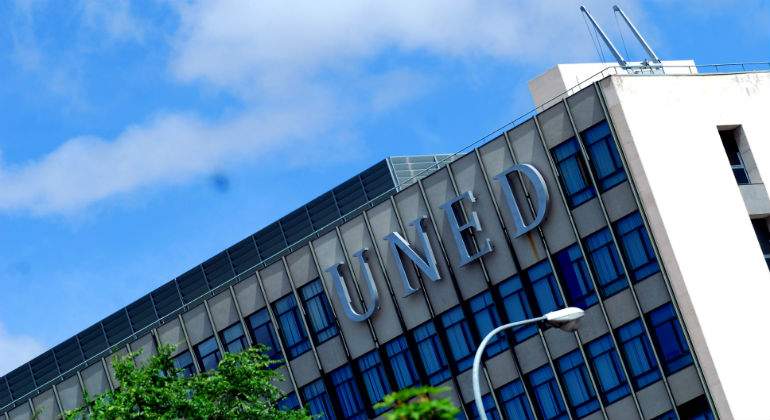 uned-defini.jpg