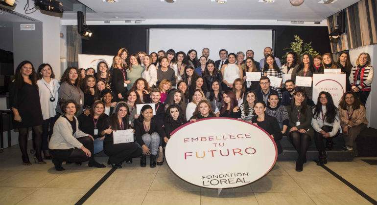 EMBELLECE-TU-FUTURO-GRADUACIoN-defini.jpg