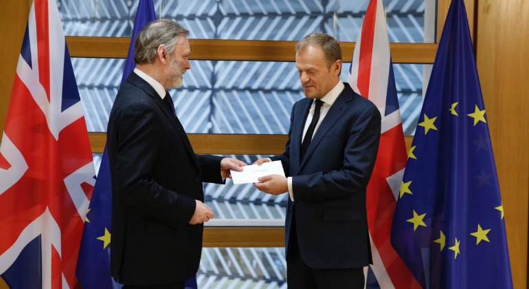 tusk-Barrow-carta-brexit.jpg