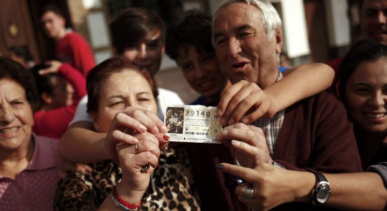 premio-gordo-2015-vecinos-reuters.jpg