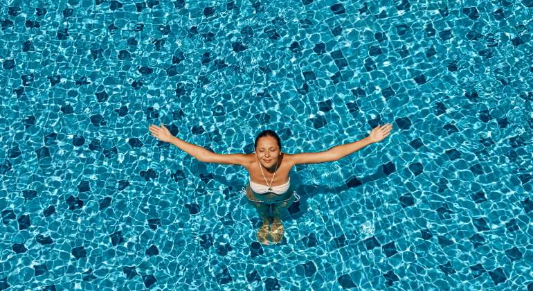 mujer-piscina-770.jpg