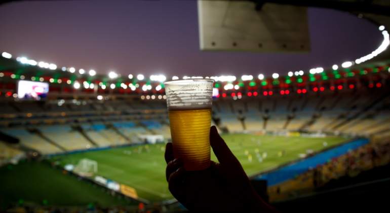 cerveza-futbol-dreamstime.jpg