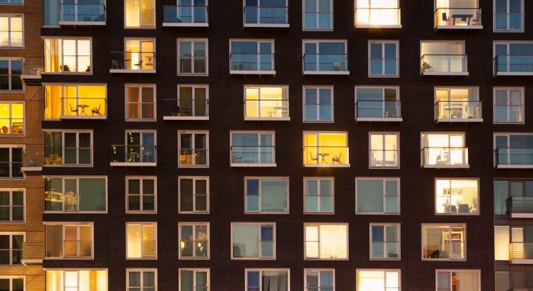 modern-apartment-block-at-dusk-picture-id1138249927.jpg