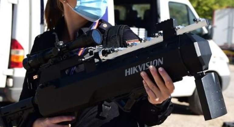 policia-rifle-antidrones-1.jpg