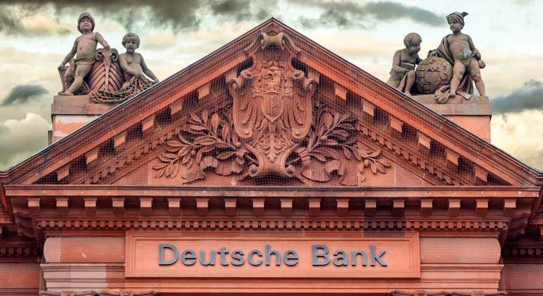 DeutscheBank-dreamstime.jpg