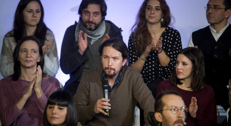 pablo-iglesias-apoyado-efe.jpg