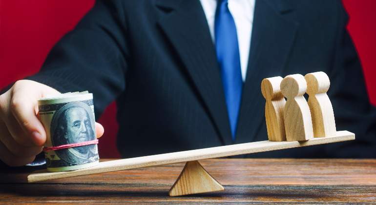 770-420-salario-brecha-ceo-trabajador-dreamstime.jpg