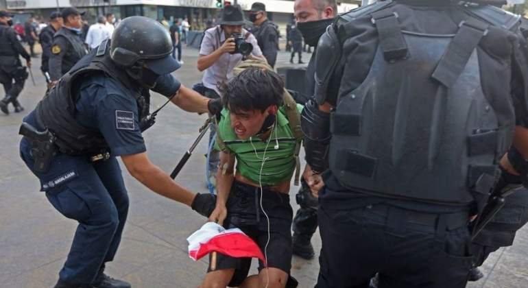 jalisco-policias-enrique-alfaro.jpg