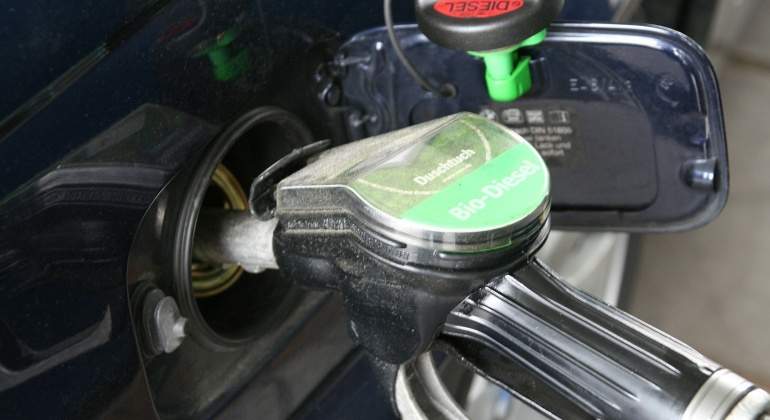 gasolina-dispensador-diesel-coche-pixabay.jpg