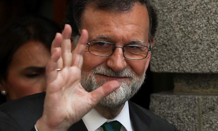 rajoy-mano-salida-mocion-efe.jpg