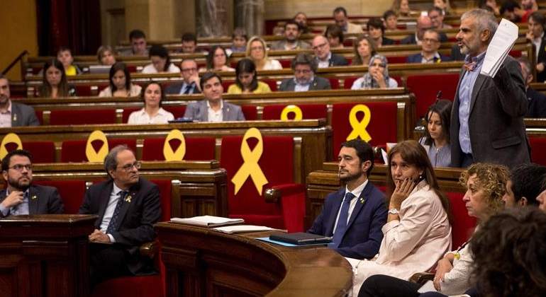 parlament-2oct18-efe.jpg