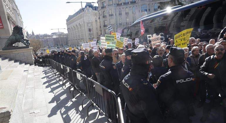 pensionistas-congreso-feb2018-efe.jpg
