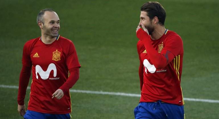 iniesta-ramos-seleccion-770-efe.jpg