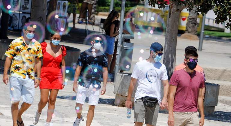 personas-mascarillas.jpg